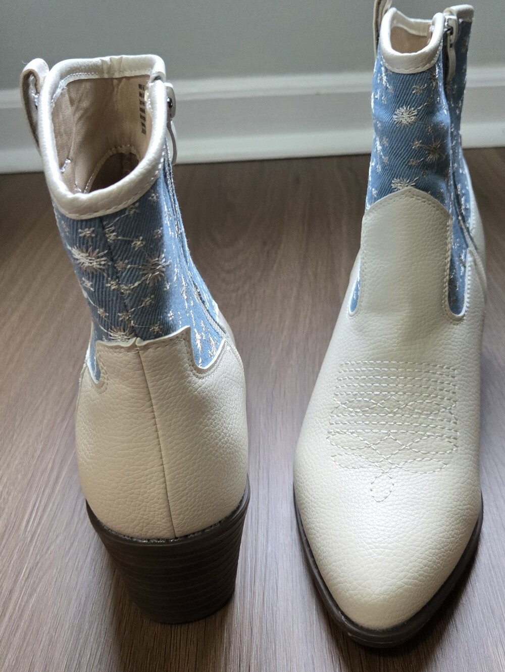 Olivia & Kate White Blue Floral Western Cowboy Ankle Boots Size 9 NEW - Picture 8 of 9